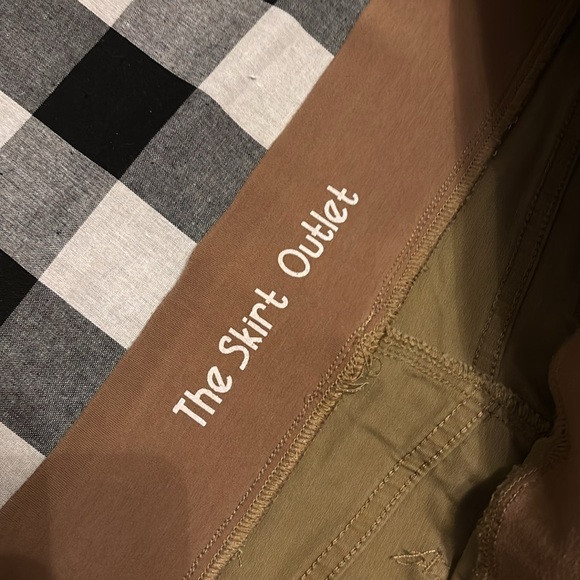 The Skirt Outlet Khaki Skirt Size 15 16 - Picture 2 of 5